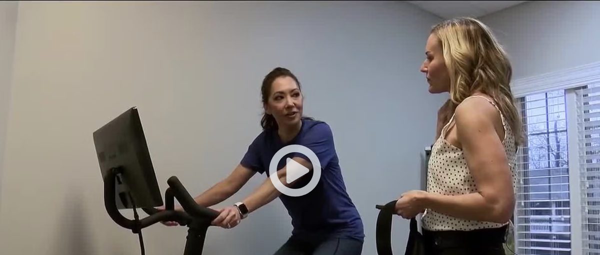 Dr. Meredith Sweeney with WAVE Sunrise anchor Shannon Cogan during a VO2 max test, WAVE 3 News